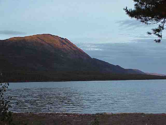 Abend am Big-Salmon-Lake